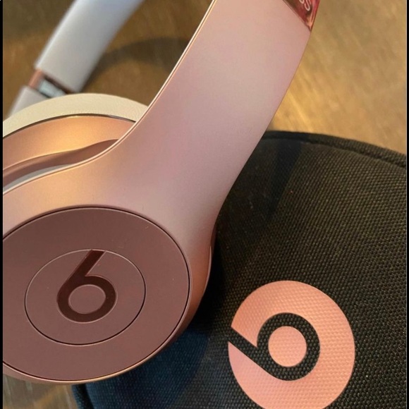 selling my beats i received for christmas because i want the pros - Picture 2 of 2